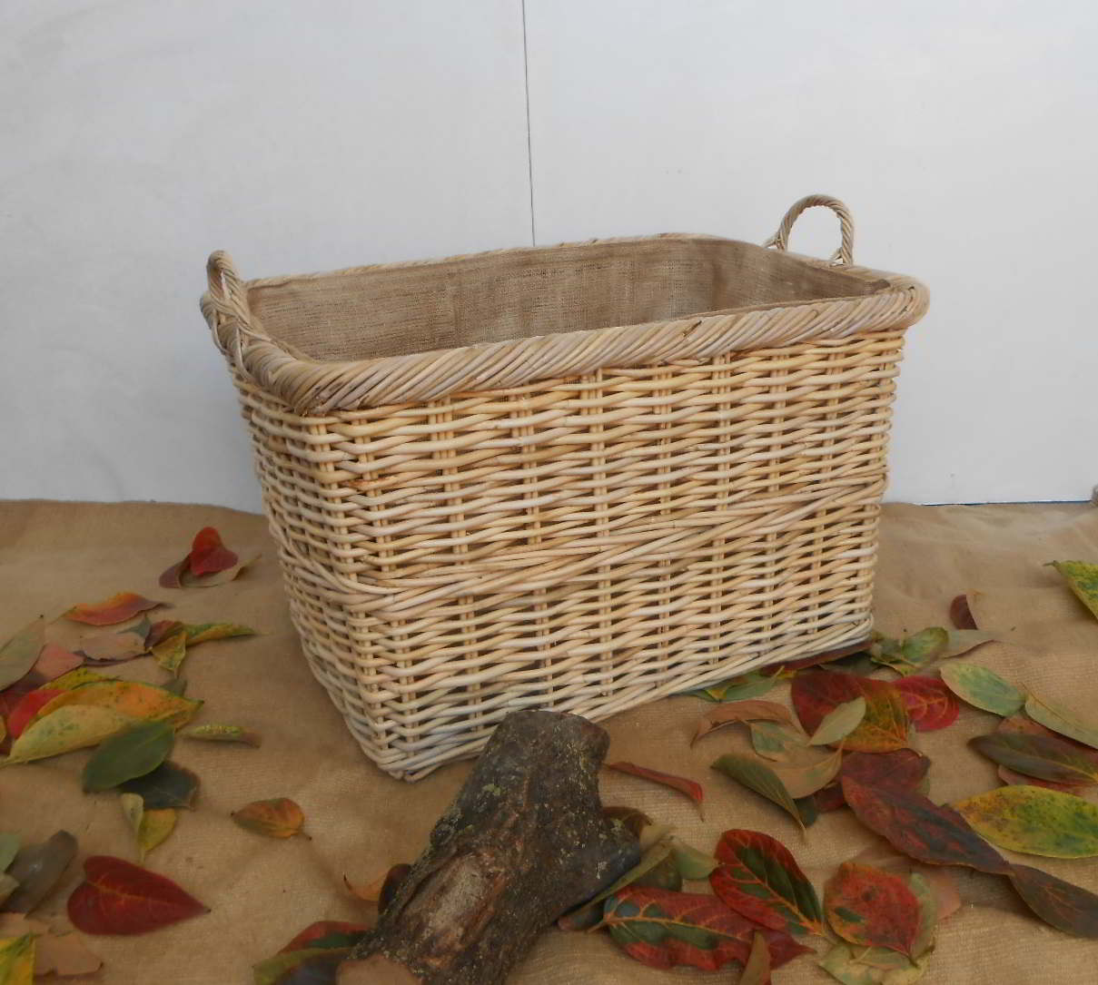 Cesto rotondo per legna da ardere / Cesto per camino / Cesto in vimini / Contenitore per legna / Contenitore per legna da ardere / Cesto intrecciato a mano / Regalo per lui / Cesto rustico - Italia